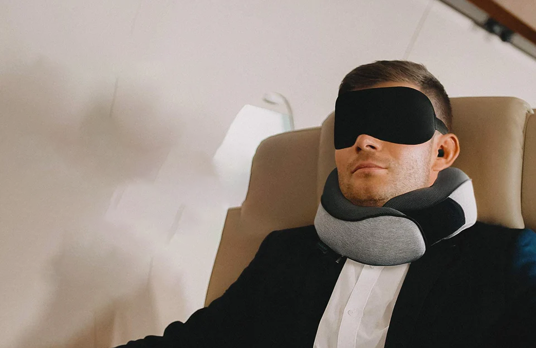 Wat is het beste nekkussen voor in het vliegtuig? Zo reis je ontspannen en uitgerust