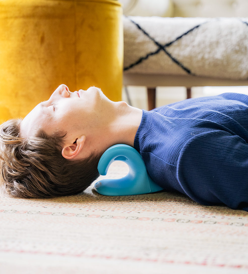 Wat zijn veelvoorkomende oorzaken van nekpijn? En hoe kan een nekstretcher daarbij helpen?